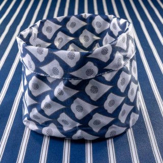 Nappe bleu marine à rayures. Découvrez nos toiles enduites rayées. 