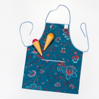 Tablier enfant bleu canard à fleur rouge en coton enduit, gai et coloré