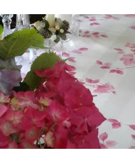 Nappe enduite à fleurs. Toile enduite rose coton anti tache pour table
