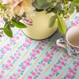 Nappe enduite intérieur-extérieur pour grande table dedans ou dehors .